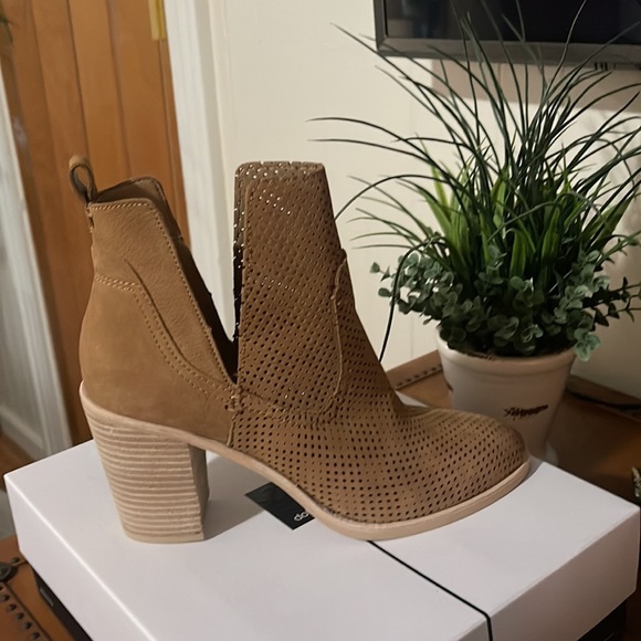 Dolce Vita boots, Size 10, Tan Nubuck, New - Picture 3 of 6